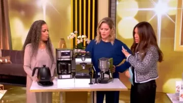 Frances Valentine Jessie Veste Deco Tweed Poly Lurex portée par Gretta Monahan comme on le voit dans The View le 3 novembre 2025