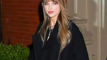 Taylor Swift NYC Coat of Taylor Swift in Taylor Swift and Gigi Hadid Enjoy Stylish Night Out in NYC