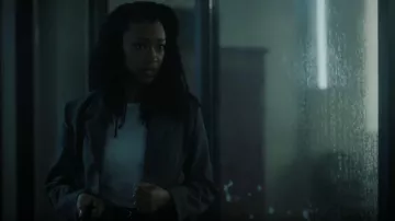 Blazer Babaton Standout usado por Det. Lena Silver (Sonequa Martin-Green) como se ve en Boston Blue (S01E01)