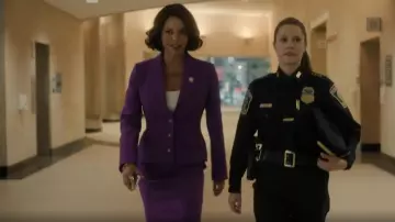 Blazer de doble crepé de lana virgen multicolor de Dolce & Gabbana usado por DA Mae Silver (Gloria Reuben) como se ve en Boston Blue (S01E01)