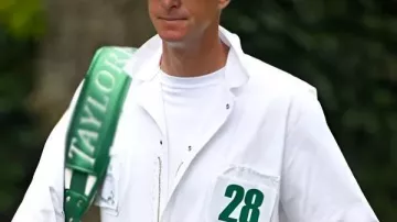 Mono blanco Masters 2024 Caddies