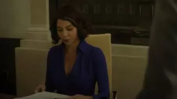 Chiara Boni La Petite Robe Kamala Jersey Midi Vestido usado por DA Mae Silver (Gloria Reuben) como se ve en Boston Blue (S01E03)