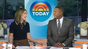 Minijupe en daim Rixo Wiley portée par Savannah Guthrie comme on le voit dans Today le 3 novembre 2025