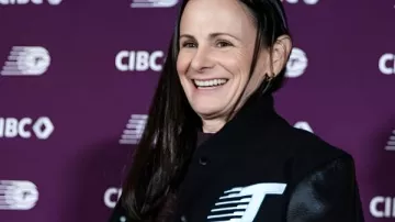 Primer entrenador en jefe Toronto Tempo Bomber Jacket en Toronto Tempo presenta oficialmente a Sandy Brondello como el primer entrenador en jefe del equipo