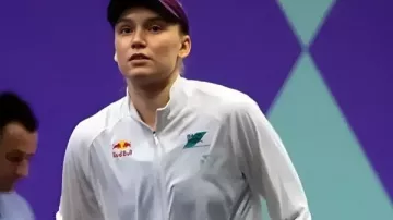 Sudadera de Elena Rybakina de las Finales de la WTA 2025 en Iga Swiatek vs. Elena Rybakina | Finales de la WTA 2025 Riad | Resumen de partidos de la WTA