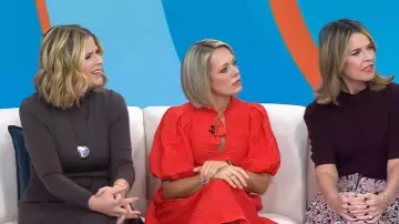 Collier pendentif mangue en métal porté par Jenna Bush Hager comme on le voit dans Aujourd’hui le 4 novembre 2025