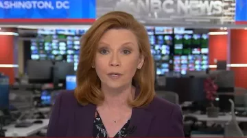 Top floral de técnica mixta de Ann Taylor usado por Kelly Odonnell como se ve en Today el 4 de noviembre de 2025