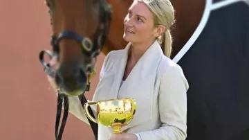 Jamie Melham 2025 Lexus Melbourne Cup Winner Bata blanca