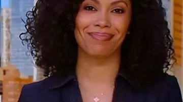 Vestido cruzado de mezclilla usado por Shirleen Allicot como se ve en Good Morning America