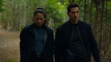 Burberry Kensington Long Organic Cotton Gabardine Trench Coat worn by Sarah Truong (Mayko Nguyen) as seen in Hudson & Rex (S08E05)