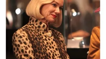 All’s Fair 2025 Naomi Watts Veste en fourrure à imprimé léopard