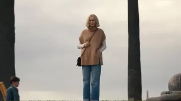 Sac à bandoulière Metier Roma porté par Liberty Ronson (Naomi Watts) comme on le voit dans All’s Fair (S01E02)