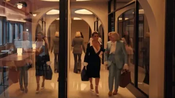 Alaïa Décolleté 90 Zapatos de charol usados por Allura Grant (Kim Kardashian) como se ve en All's Fair (S01E02)