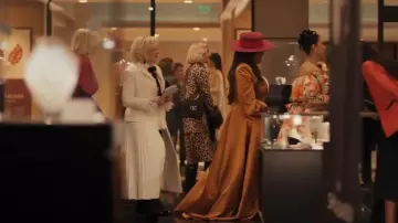 Valentino Garavani Leather 9TO5 Shoulder Bag worn by Liberty Ronson (Naomi Watts) as seen in All's Fair (S01E02)