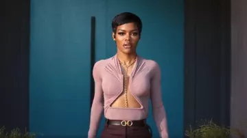 Rick Owens Pink Prong Long Sleeve Shirt porté par Milan (Teyana Taylor) comme on le voit dans All’s Fair (S01E02)