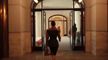 Sac à main Hermès Birkin 35 Crocodile porté par Allura Grant (Kim Kardashian) vu dans All’s Fair (S01E03)