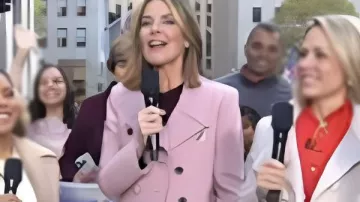 Abrigo de doble botonadura rosa de Savannah Guthrie usado por Savannah Guthrie como se ve en Today