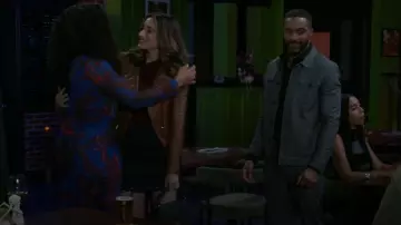 LAUREN Ralph Lauren Tanner Petit sac à bandoulière en cuir porté par Ashley Morgan (Jen Jacob) comme on le voit dans Beyond the Gates (S01E157)