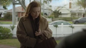 Max Mara Whitney Bag worn by Marissa Irvine (Sarah Snook) as seen in All Her Fault (S01E01)