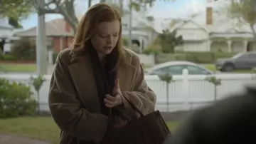 Max Mara Whitney Bag worn by Marissa Irvine (Sarah Snook) as seen in All Her Fault (S01E01)