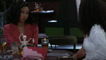 Vestido mini blazer de manga larga de tweed rojo Deluxe Desire de Lulus usado por Kat Richardson (Colby Muhammad) como se ve en Beyond the Gates (S01E160)