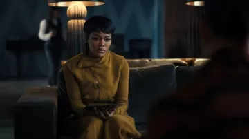 Rick Owens DRKSHDW Sweat-shirt jaune Porterville Mountain porté par Milan (Teyana Taylor) comme on le voit dans All’s Fair (S01E03)