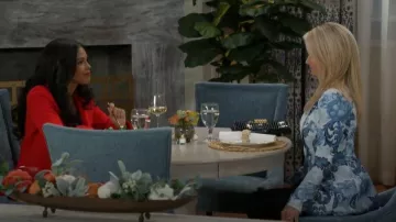 Bolso de mano Phoebe de Retrofete usado por Vanessa McBride (Lauren Buglioli) como se ve en Más allá de las puertas (S01E160)