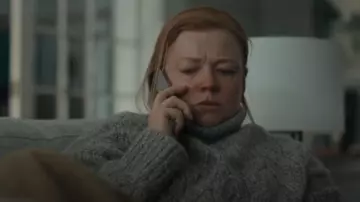 Pull à col roulé en cachemire en tricot torsadé de soie Lily porté par Marissa Irvine (Sarah Snook) comme on le voit dans All Her Fault (S01E04)