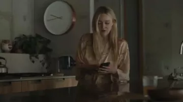 Genevie Iris May Kimono worn by Jenny Kaminski (Dakota Fanning) as seen in All Her Fault (S01E06)