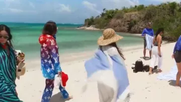 Louis Vuitton Parka à capuche légère Monogram Sunset portée par Bronwyn Newport comme on le voit dans The Real Housewives of Salt Lake City (S06E08)