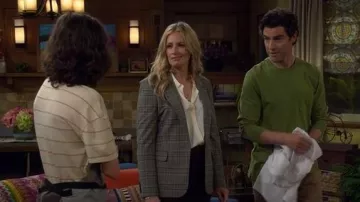 Reiss Tamy Blazer worn by Gemma Johnson (Beth Behrs) as seen in The Neighborhood (S08E04)