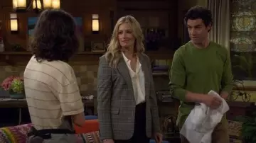 Reiss Tamy Blazer worn by Gemma Johnson (Beth Behrs) as seen in The Neighborhood (S08E04)