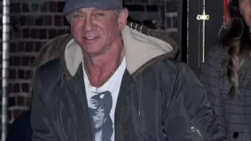 Daniel Craig NYC 2025 Hooded Jacket in Daniel Craig (James Bond 007) and his gorgeous wife Rachel Weiss all smiles in New York City #nyc