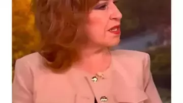 The View 2025 Joy Behar Veste à boutons dorés beiges