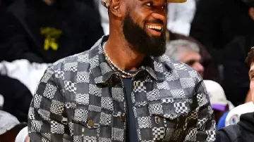 LeBron James Spurs VS Lakers Checkered Jacket in Résumé : WEMBANYAMA et AD IMPRESSIONNENT, énorme CHOC entre les SPURS et LAKERS !