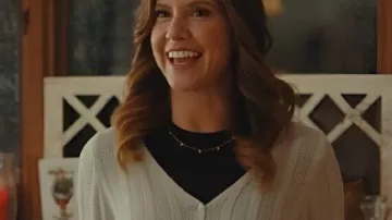 Cardigan en tricot porté par Josie Fletcher (Brittany Underwood) comme on le voit dans Exes of Christmas Past