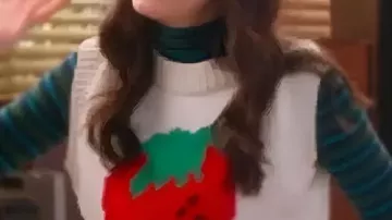 Electric Bloom 2025 Ruby Marino Strawberry Sweater Gilet porté par Tulip (Ruby Marino) dans Electric Bloom (S01E10)