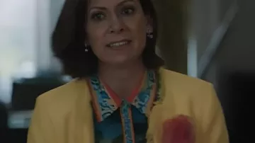 Elsbeth S03 Elsbeth Tascioni Blouse en soie imprimée portée par Elsbeth Tascioni (Carrie Preston) comme on le voit dans Elsbeth (S03)