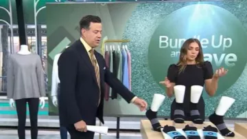 Vestido corto plisado con bolsillo de Zara usado por Melissa Garcia como se ve en Today el 6 de noviembre de 2025