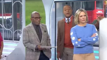 Pull à manches brodées Talbots porté par Dylan Dreyer comme on le voit dans Today le 7 novembre 2025