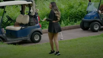 Falda midi Lululemon Pace Rival usada por Skye como se ve en O'ahu Shores (S01E02)