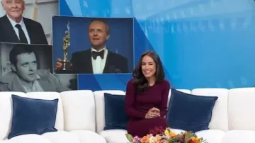 Vestido midi de punto geométrico de Adam Lippes usado por Kaylee Hartung como se ve en Today el 7 de noviembre de 2025