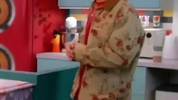 Chaqueta floral usada por Lucas Jasper (Nathaniel Buescher) en la serie de televisión Electric Bloom 2025 (S01)