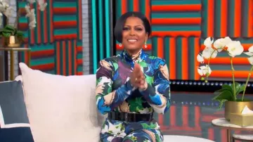 Mary Katrantzou Jordan Body à col roulé en velours extensible imprimé porté par Tamron Hall, tel qu’on le voit lors du spectacle de Tamron Hall le 7 novembre 2025