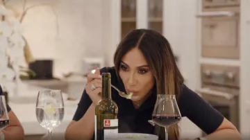 Mini-robe polo en coton avec logo Prada Triangle portée par Melissa Gorga, comme on le voit dans Wife Swap : The Real Housewives Edition (S01E02)