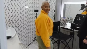 Urban Outfitters UO Stormy Fleece Jacket portée par Michelle comme on le voit dans Wife Swap : The Real Housewives Edition (S01E02)