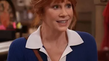 Happy’s Place S2 Reba McEntire Polo Sweater côtelé porté par Bobbie (Reba McEntire) comme on le voit dans Happy’s Place (S01)