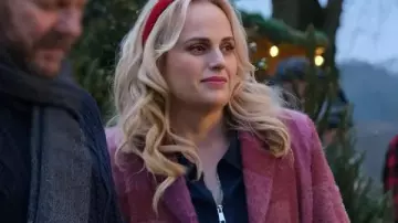 Tinsel Town Rebel Wilson Plaid Coat worn by Jill (Rebel Wilson) as seen in Tinsel Town