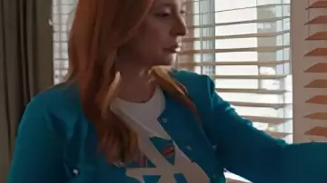 9-1-1 S9 Jennifer Love Hewitt White Printed T-Shirt worn by Maddie Buckley (Jennifer Love Hewitt) in 9-1-1 (S09)