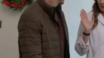 Joyeux Noël Ted Cooper Robert Buckley Doudoune de Ted Cooper (Robert Buckley) Dans Joyeux Noël, Ted Cooper !